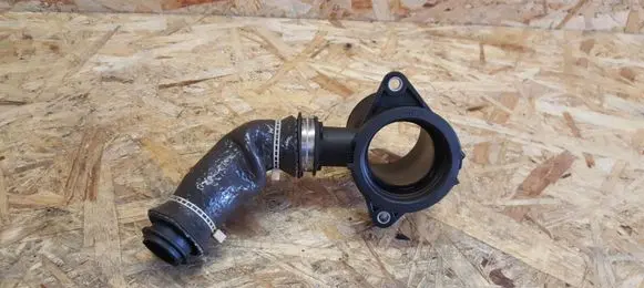 Volvo V40 Air intake hose/pipe AV219C623