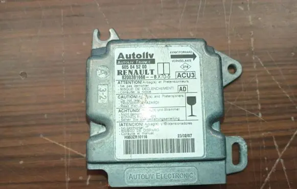 Renault Master II Airbag control unit/module 8200381668 605045200