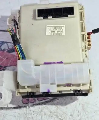 Toyota Avensis T270 Fuse module 8273005150b