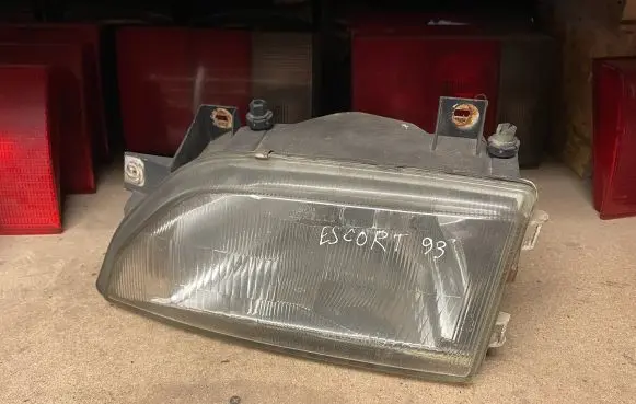 Ford Escort Headlight/headlamp 93AG13005C2C