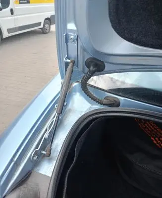 Peugeot 3008 I Shock absorber/damper mounting bracket 
