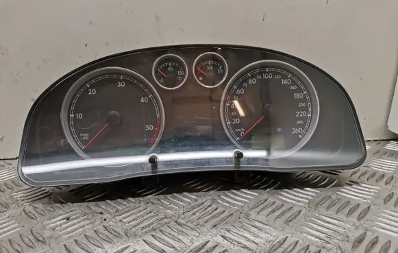 Volkswagen PASSAT B5.5 Speedometer (instrument cluster) VWZ7Z0A3744819 3B0920626A