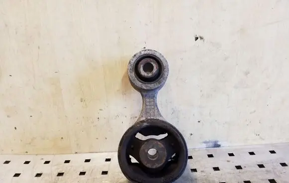Honda CR-V Engine mount bracket