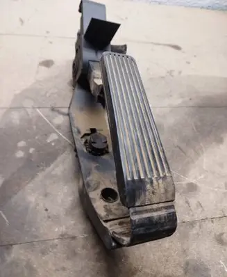 Mercedes-Benz C W203 Accelerator throttle pedal A2033010001 SD3830