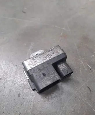 BMW 5 F10 F11 Glow plug pre-heat relay 0281003115 140822