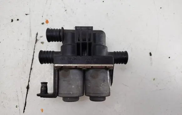 BMW 5 E39 Coolant heater control valve 8374995