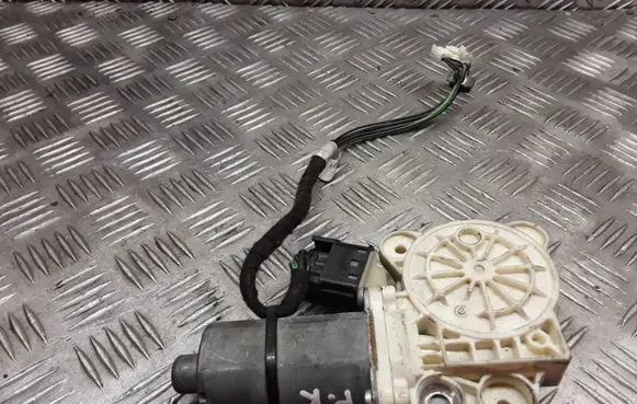 Mercedes-Benz E W211 Front door window regulator motor A2118202942 993626101 0130821970