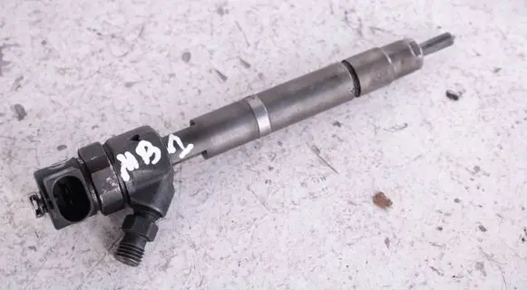 Mercedes-Benz ML W163 Fuel injector A6110700587 0445110012
