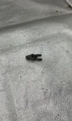 Renault Kangoo I Fuel Injector clamp holder