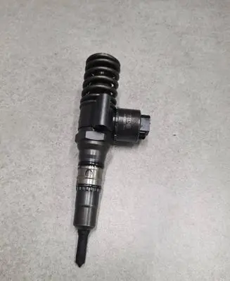 Volkswagen Touran I Fuel injector 03G130073G 0414720404 PDB027