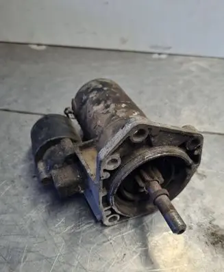 Volkswagen Golf III Starter motor 0331303147