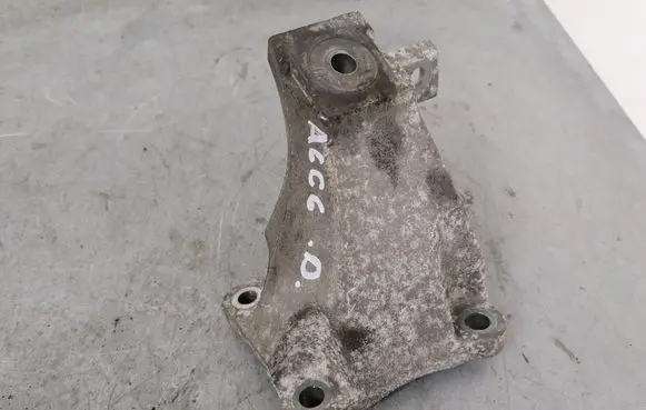 Audi A6 S6 C6 4F Engine mounting bracket 4F0199308N
