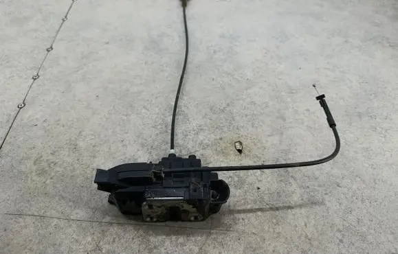 Renault Modus Front door lock 