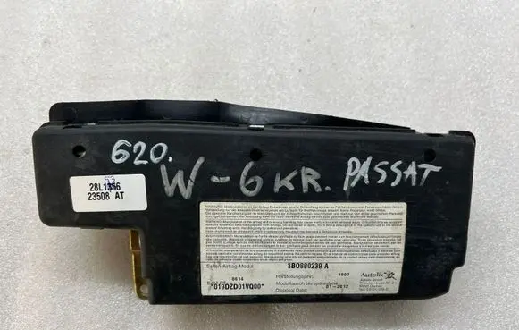 Volkswagen PASSAT B5 Seat airbag 3B0880241 3B0880239A