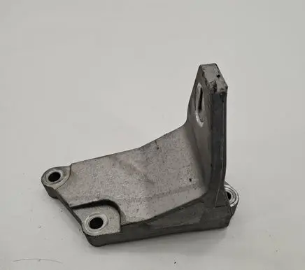 Engine mounting bracket