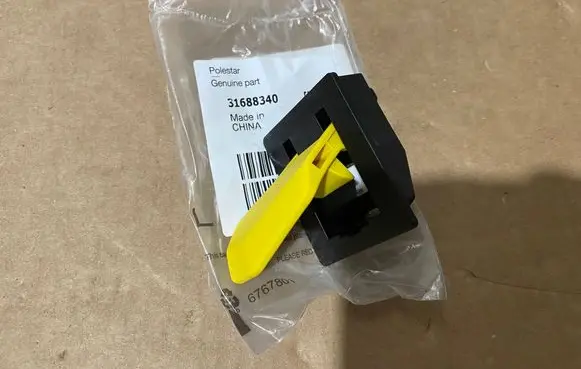 Polestar 2 Engine bonnet (hood) release handle 31688340