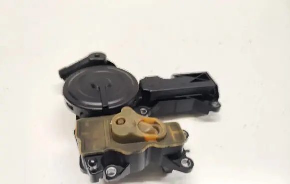 Audi A5 8T 8F Oil breather separator 06H103495