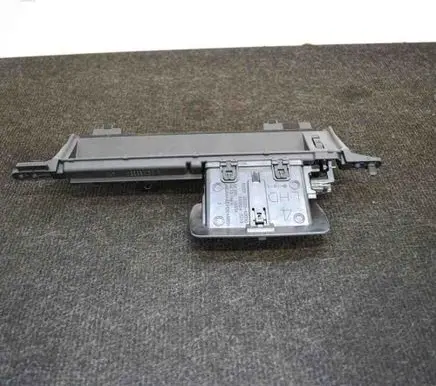 Toyota RAV 4 (XA40) Dashboard air vent grill cover trim 