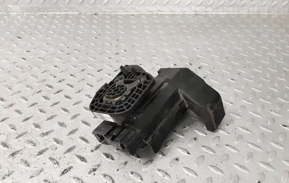 BMW X1 U11 Radiator mount bracket 17115B31E53 5331E53 17119846988