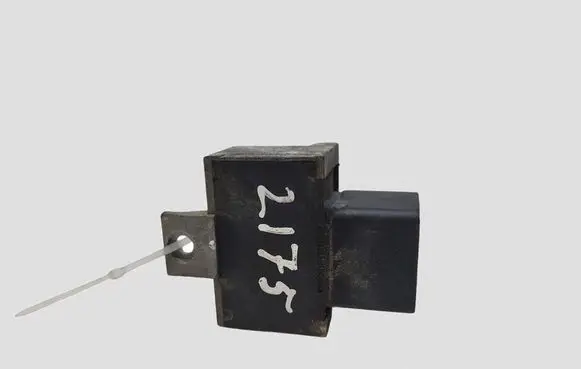 Opel Vivaro Glow plug pre-heat relay 7700115078