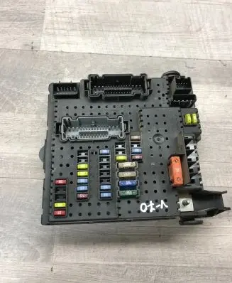 Volvo V70 Fuse box set 28017881 00006683032