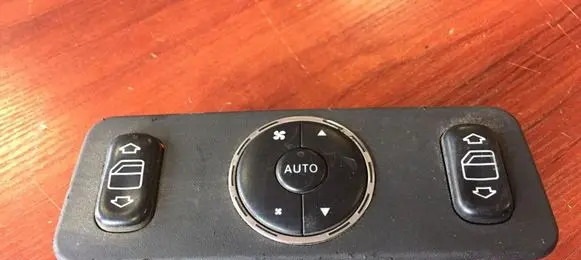 Mercedes-Benz ML W163 Electric window control switch A1638200326