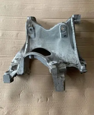 Audi A5 Engine mounting bracket 8W0399295E