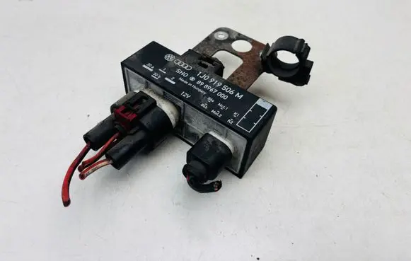 Volkswagen Golf IV Coolant fan relay 1J0919506M