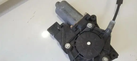 Peugeot 406 Front door window regulator motor 0130821674