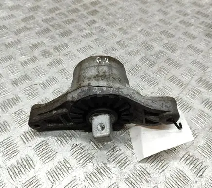 Maserati Ghibli Engine mount bracket 670003629