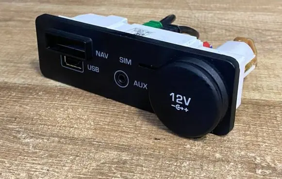 Jaguar F-Pace USB socket connector JX6319C166EA