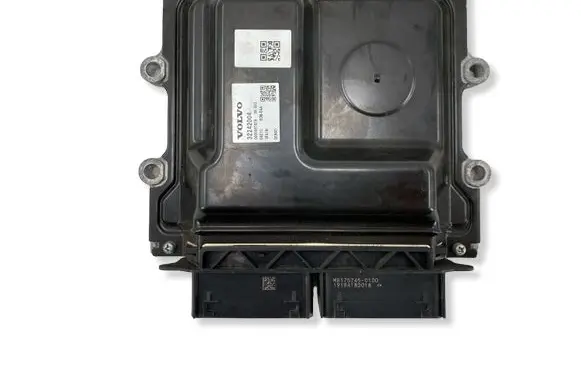 Volvo XC40 Engine control unit/module 32242004
