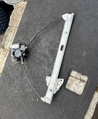 Mazda 3 I Front door window regulator with motor CM011750 G22C5858X TN777118