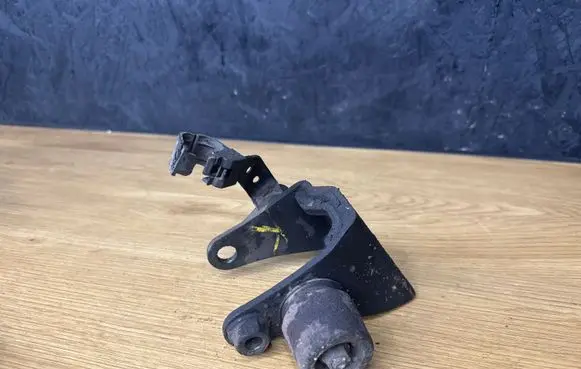 Toyota Auris 150 Gearbox mounting bracket