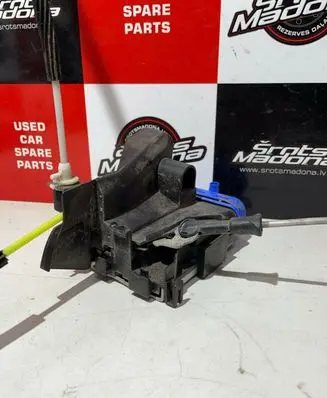 Audi A4 S4 B5 8D Front door lock 8D1837015A