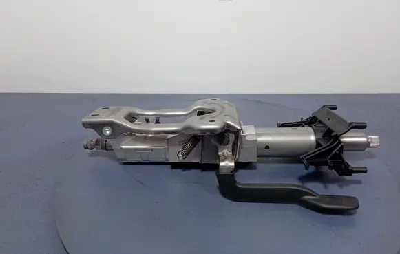 BMW 1 F40 Steering wheel axle 6883441