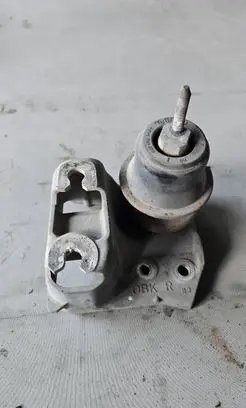 Subaru Outback Engine mount bracket
