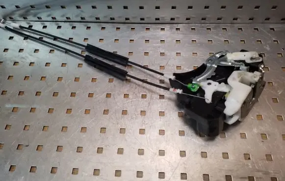 Mitsubishi Colt Rear door lock