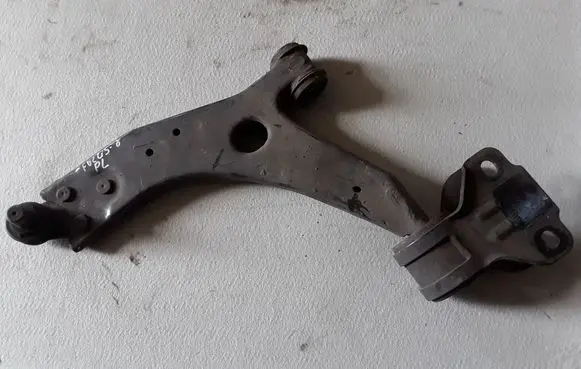 Ford Focus Front lower control arm/wishbone BV613A262AAA