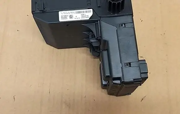 Volvo S60 Fuse module 30728542