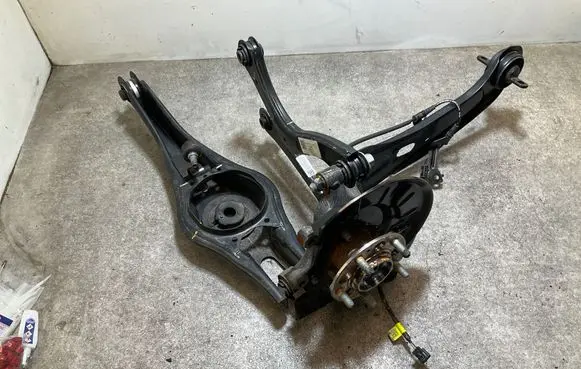 Rear wheel hub