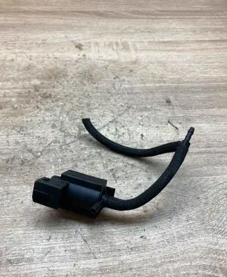 BMW 5 F10 F11 Vacuum valve 7810831 70231800