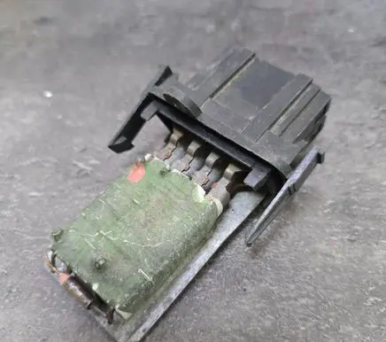 Volkswagen Polo III 6N 6N2 6NF Heater blower motor/fan resistor 1H0959263