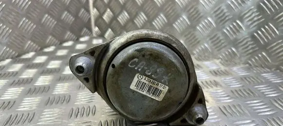 Mercedes-Benz E W212 Engine mount bracket A2042404817