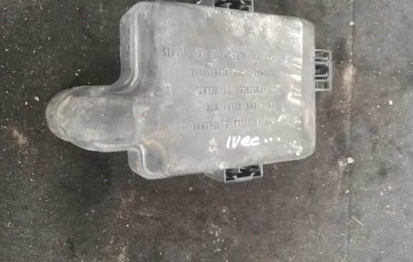 Iveco Daily 35.8 - 9 Fuse box cover 69500167