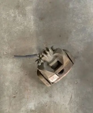 Peugeot 3008 I Front brake caliper 77TGM90047827V