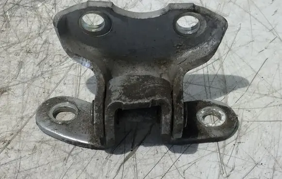Toyota Yaris Front door lower hinge 