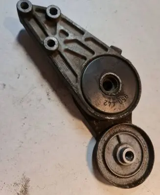 Volkswagen PASSAT B5 Generator/alternator belt tensioner 950442 4420102