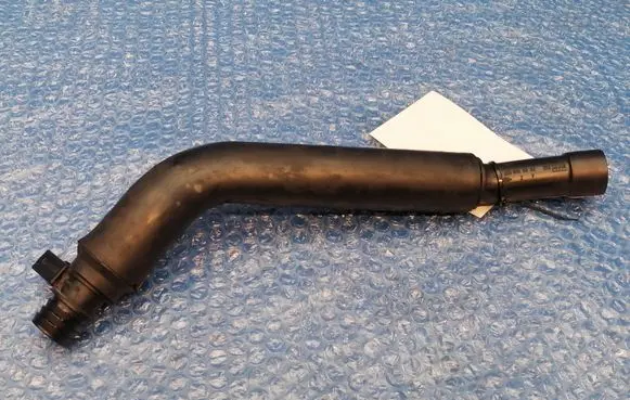 Mercedes-Benz Sprinter W906 Breather hose/pipe A6510100882