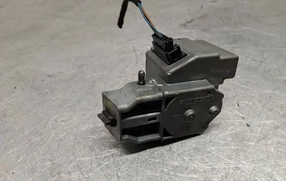Mercedes-Benz CLK A208 C208 Steering wheel lock A2084620330